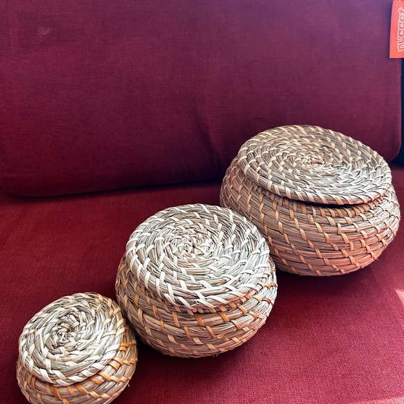 Handwoven Natural Basket Set 3 - Picture 2 of 7